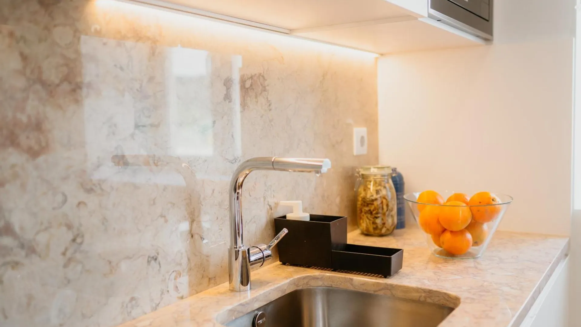 Lisbon Orange House - Elegant Two-Bedroom Apartment Rc E