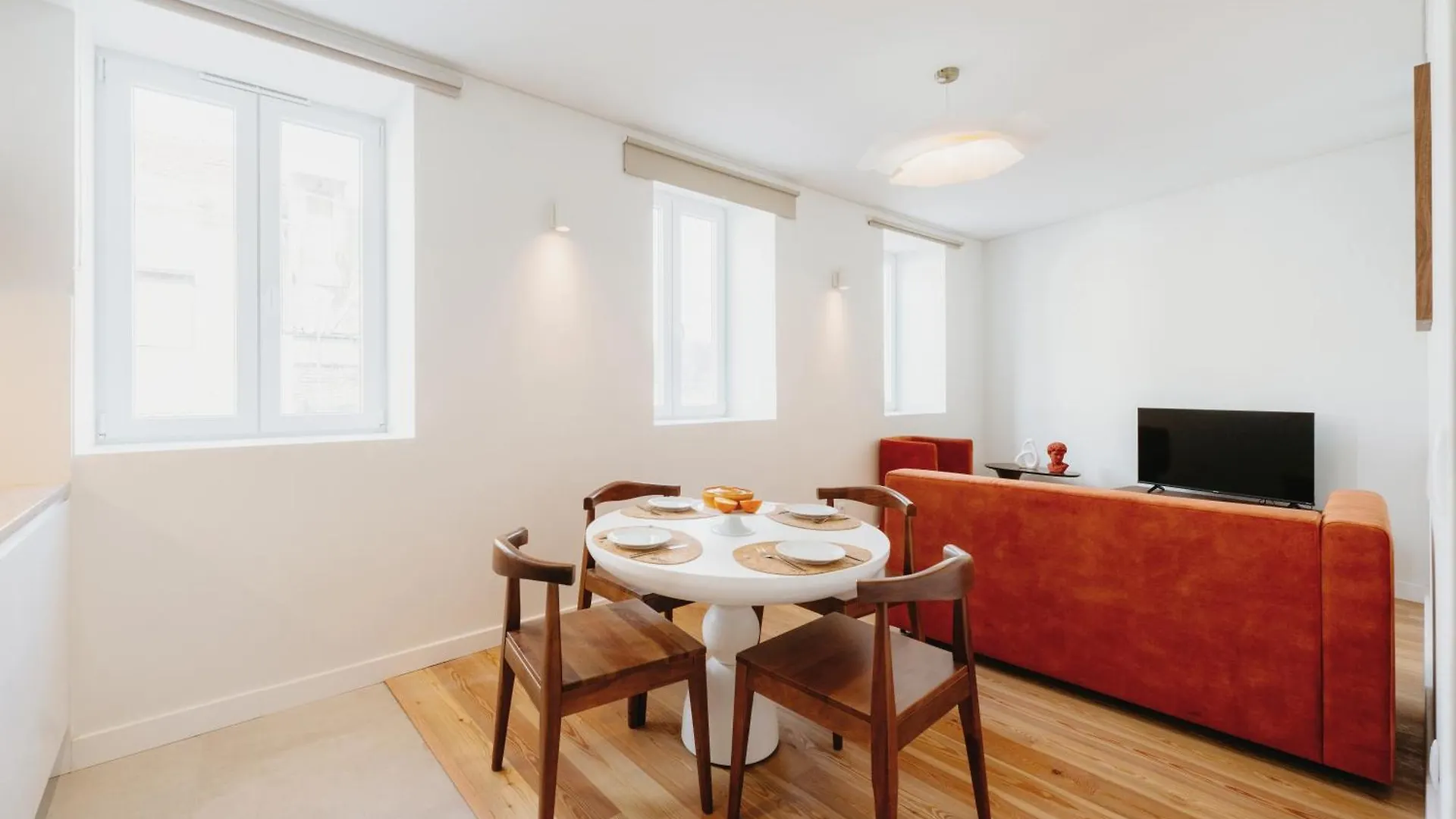 Lisbon Orange House - Elegant Two-Bedroom Apartment Rc E