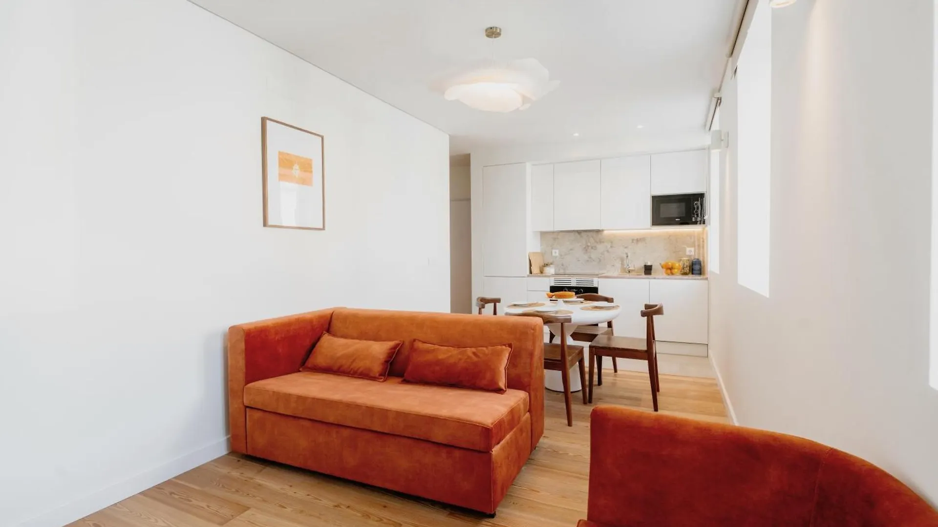 Lisbon Orange House - Elegant Two-Bedroom Apartment Rc E