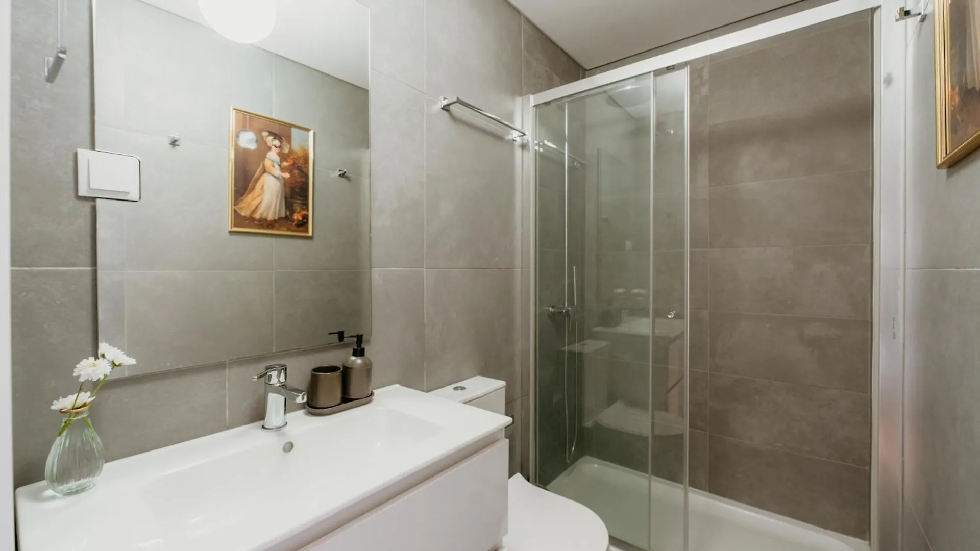 Lisbon Orange House - Elegant Two-Bedroom Apartment Rc E