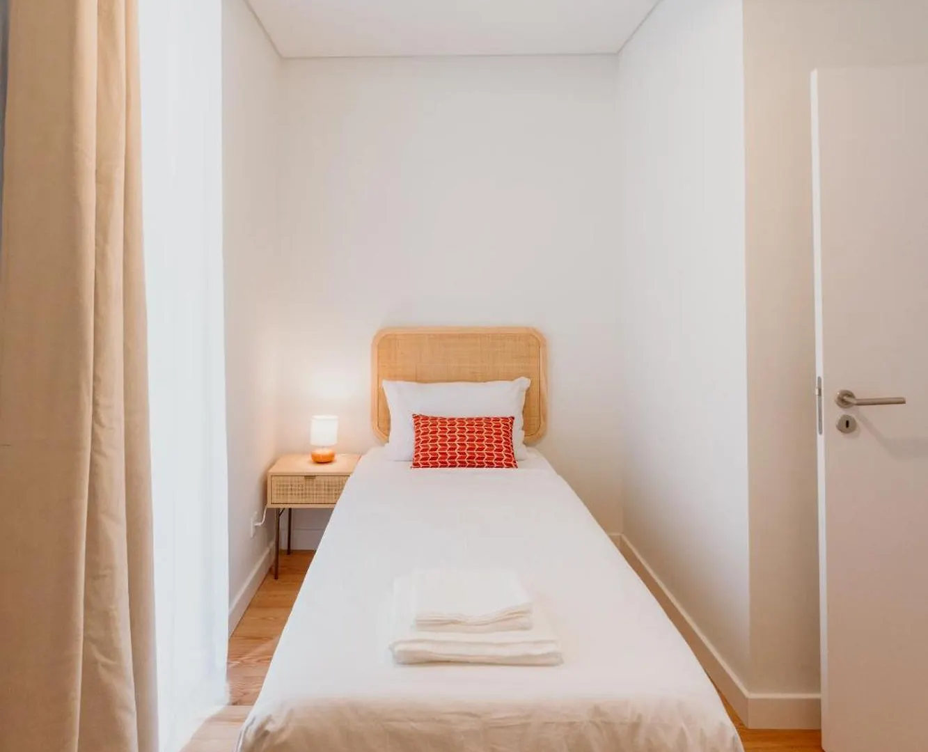 Lisbon Orange House - Elegant Two-Bedroom Apartment Rc E