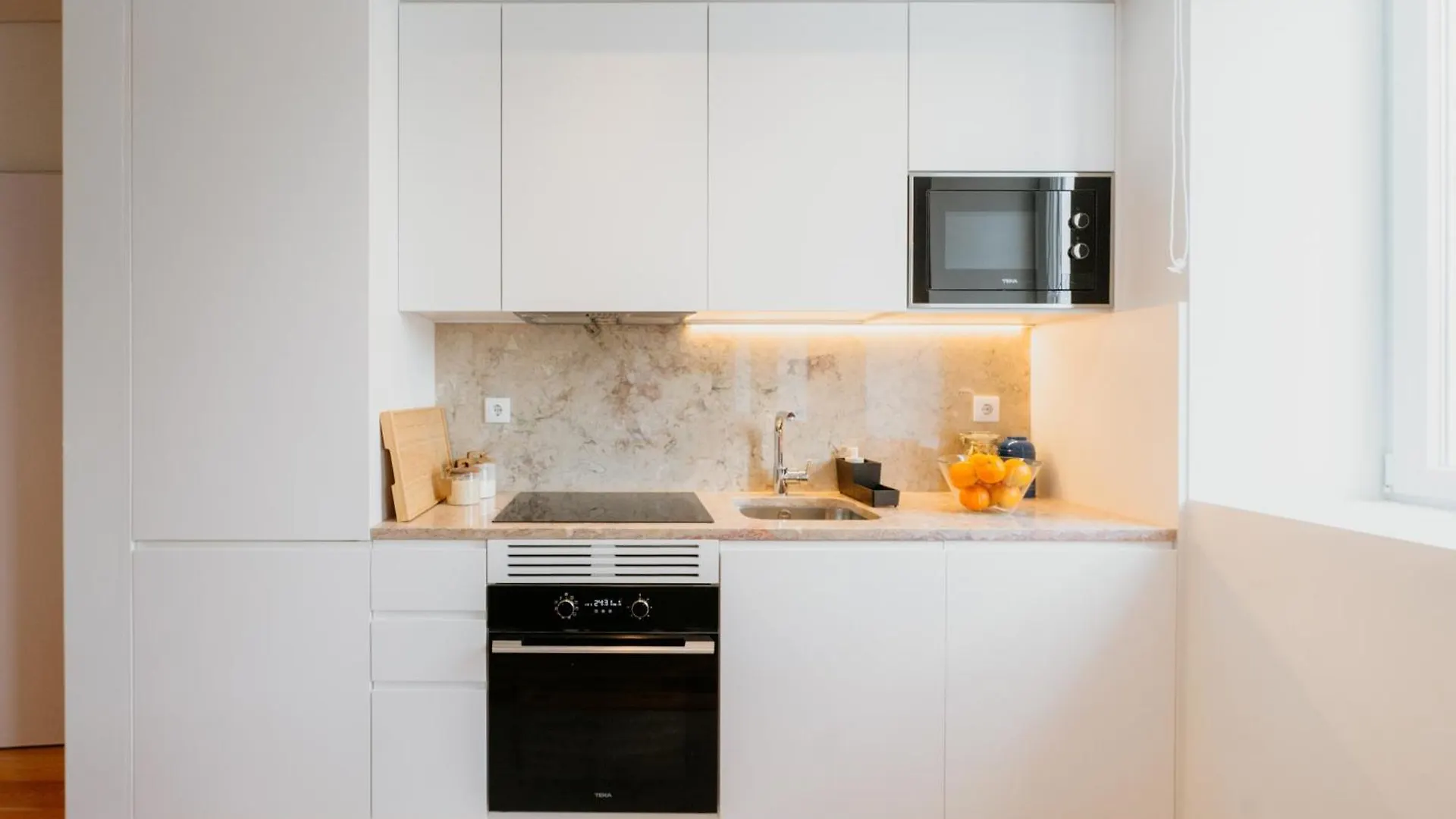 Lisbon Orange House - Elegant Two-Bedroom Apartment Rc E