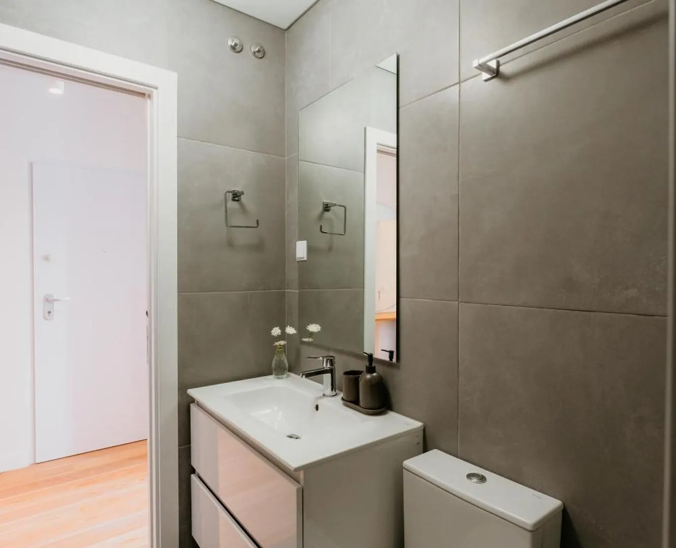 Lisbon Orange House - Elegant Two-Bedroom Apartment Rc E