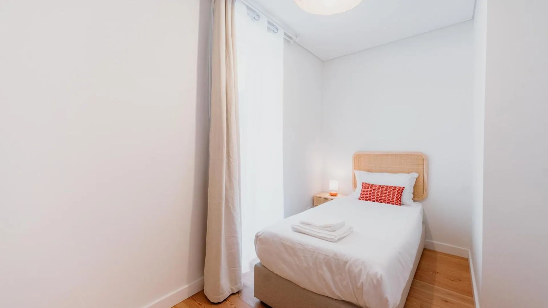Lisbon Orange House - Elegant Two-Bedroom Apartment Rc E
