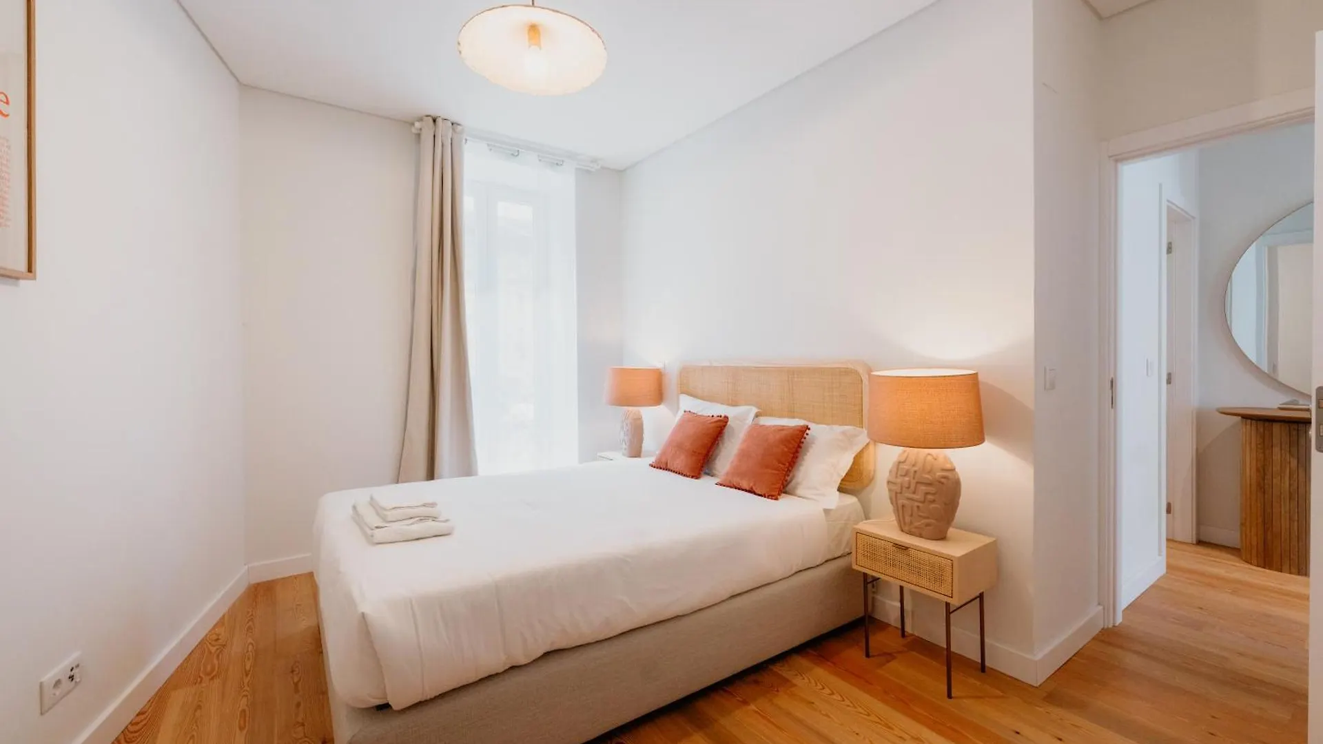Lisbon Orange House - Elegant Two-Bedroom Apartment Rc E Portugal